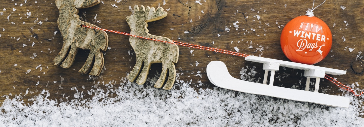 décoration de noel avec traineau et neige