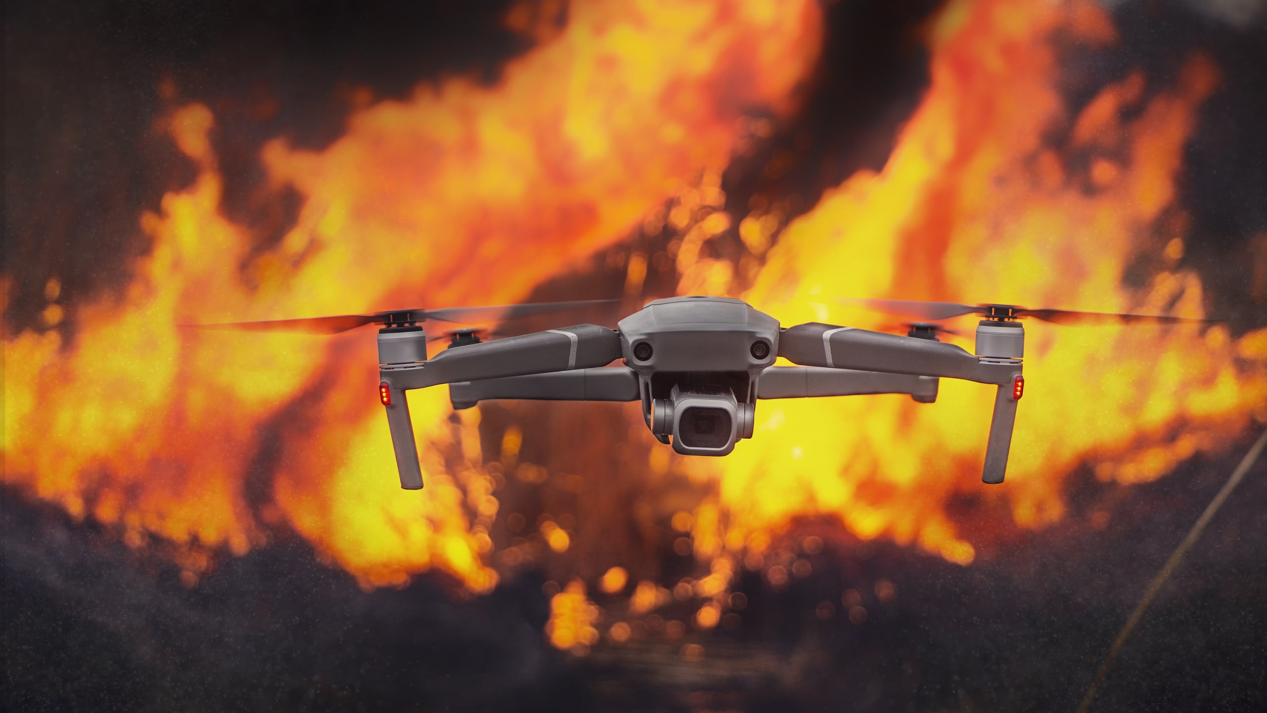 drone utilisé par les pompiers dans un feu de forêt