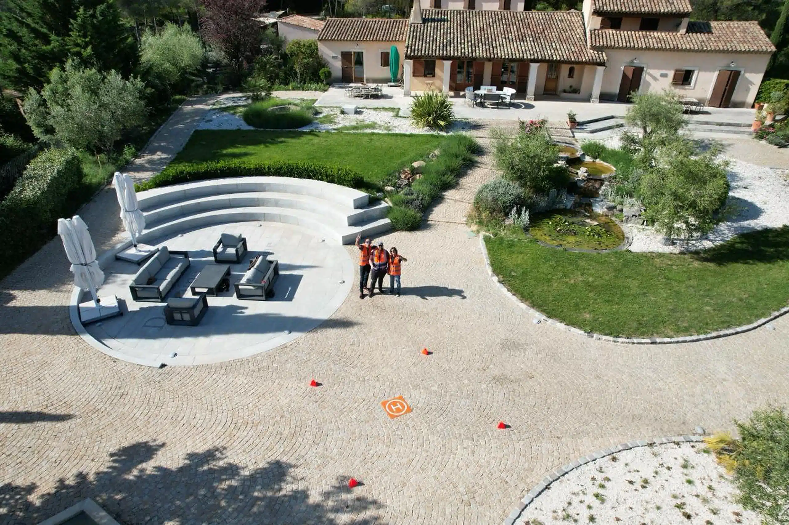 Stagiaires dans un centre Drone Up Academy